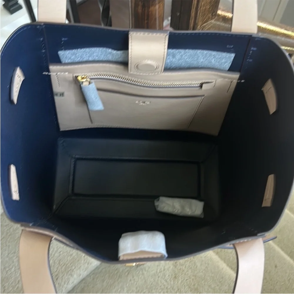 Tory Burch Gemini Leather Tote in Perfect Sand - Picture 9 of 15